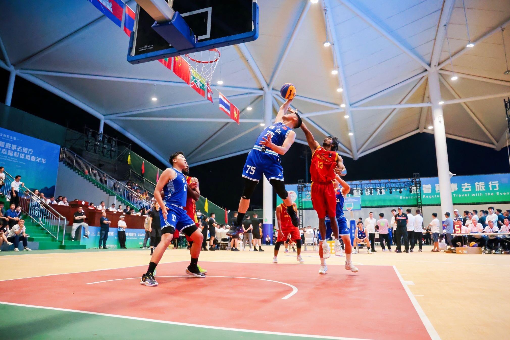 包含聚焦顶级篮球大赛，球队实力展现无限可能的词条