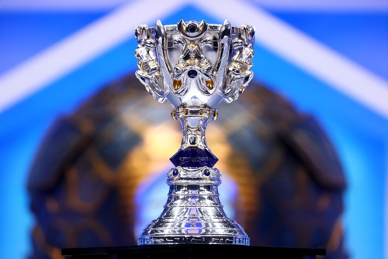 西亚卡姆赛事官方发布问鼎冠军新规，FPX争议不断！